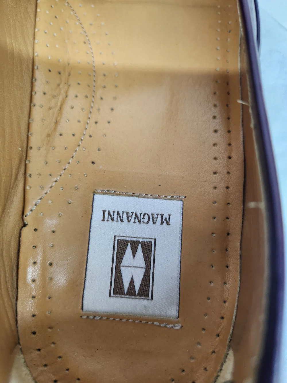 Magnanni polished leather